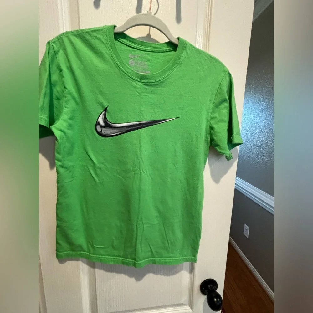 Nike youth large. In‎ great condition.  Short sleeve T-shirt.